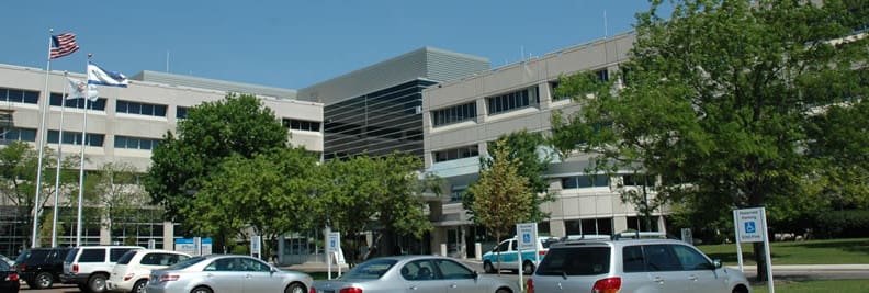 A large building with cars parked in front of it.